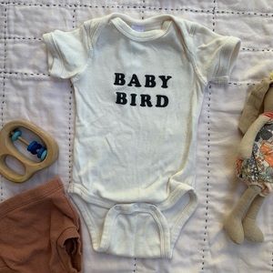 Bee and the fox One Pieces - Baby bird onesie size: newborn Bee and the fox One Pieces - Baby bird onesie size: newborn